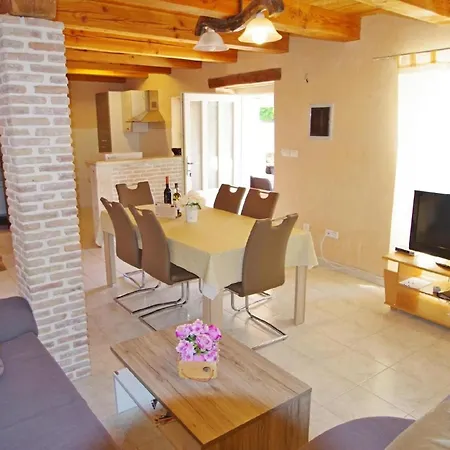 Holiday home In Mit Terrasse Und Grill