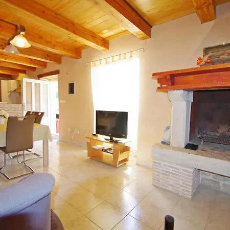 Holiday home In Mit Terrasse Und Grill