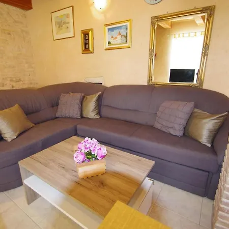 In Mit Terrasse Und Grill Holiday home Kavran