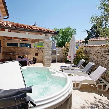 In Mit Terrasse Und Grill Holiday home Kavran